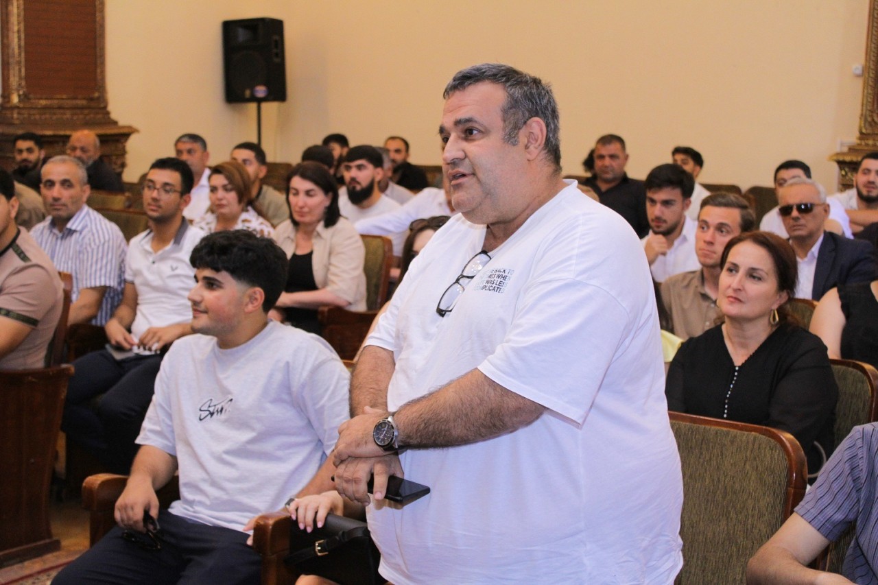 Zəfər Qurbanov Türkiyədə təhsil alacaq tələbələrlə görüşdü - FOTOLAR